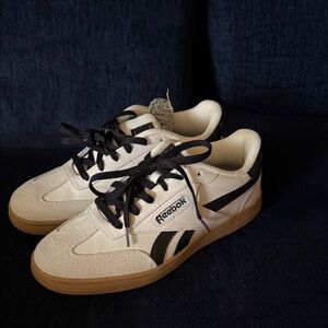 Reebok women’s Cream and Black Sneakers NIB